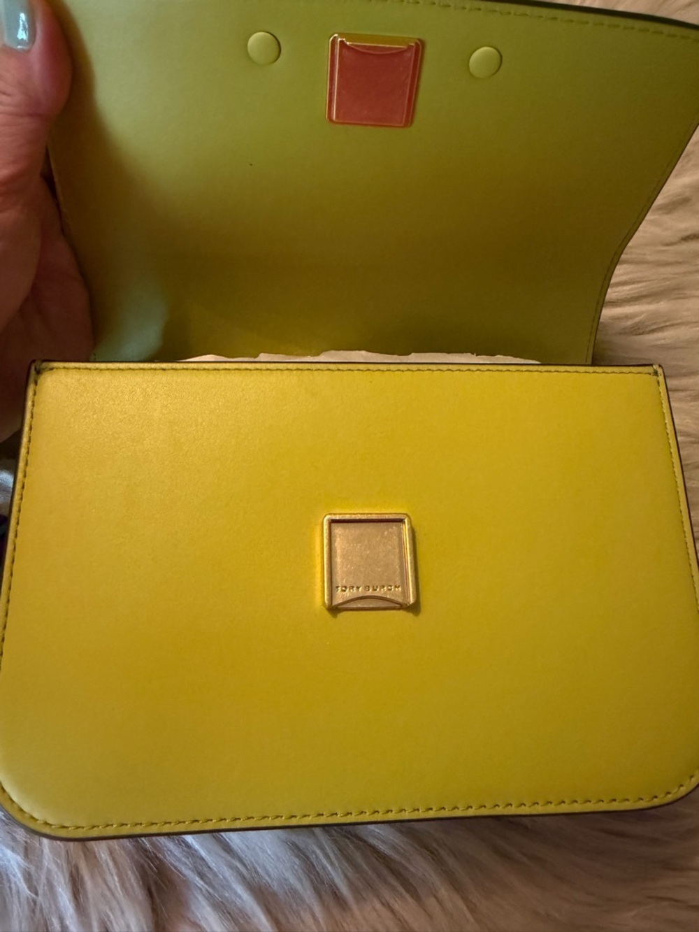 Tory Burch Small Eleanor Chain Crossbody with Gold Logo. - Picture 15 of 16